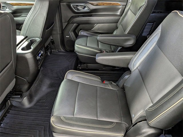 Used 2023 Chevrolet Suburban Premier image 16
