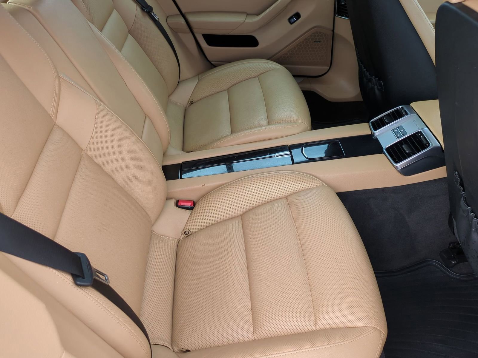 Used 2016 Porsche Panamera 4S image 26