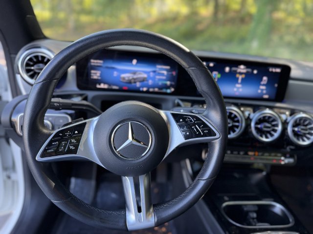 Used 2025 Mercedes-Benz CLA 250 image 41