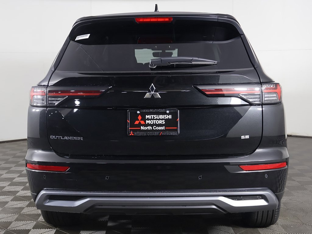 New 2025 Mitsubishi Outlander SE image 15