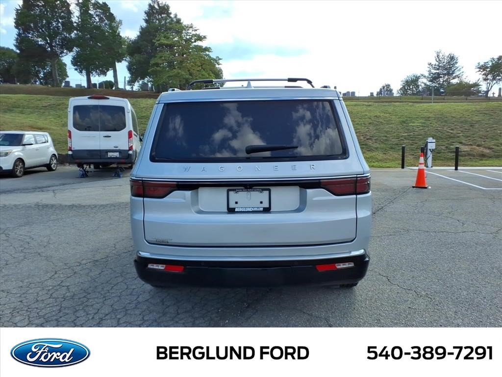 Used 2023 Jeep Wagoneer 4WD w/ Premium Group I image 6