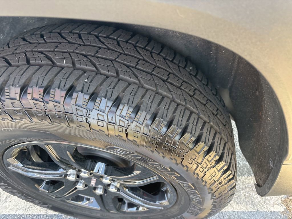 Used 2021 GMC Acadia AT4 w/ Trailering Package AWD/4WD image 8