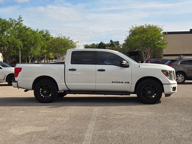 Used 2019 Nissan Titan SV w/ SV Convenience Package image 4