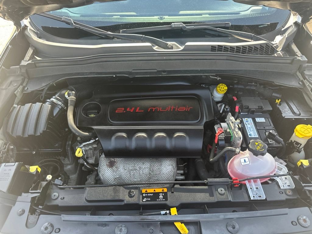 Used 2018 Jeep Renegade Latitude AWD/4WD image 26