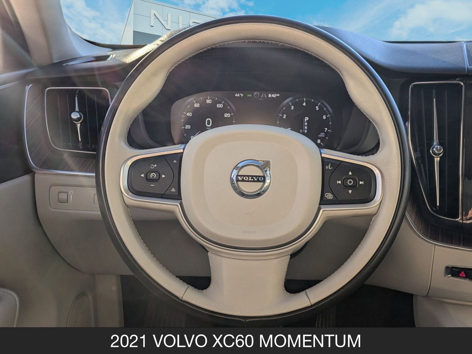 Used 2021 Volvo XC60 T5 Momentum image 12