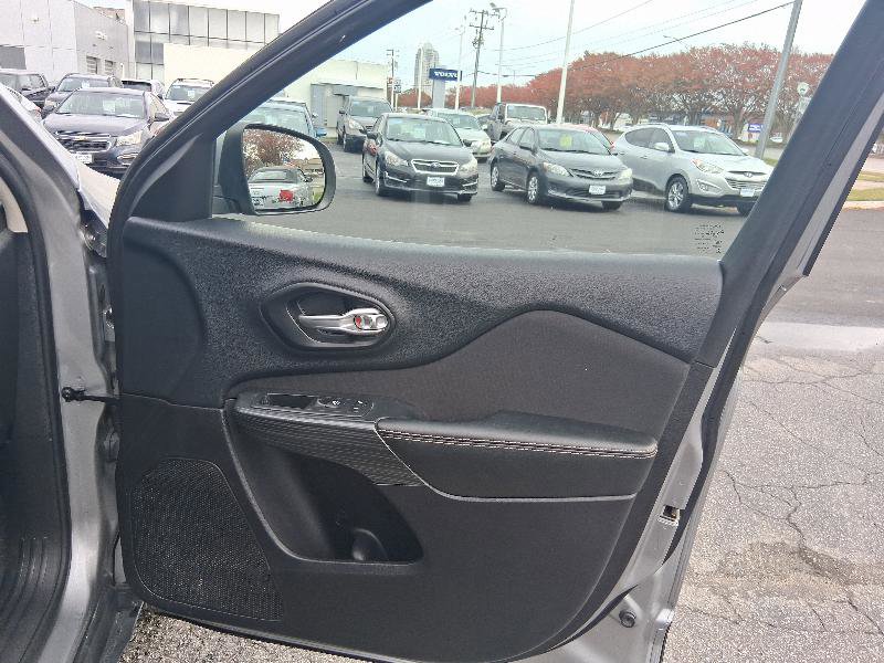 Used 2015 Jeep Cherokee Latitude w/ Cold Weather Group image 27