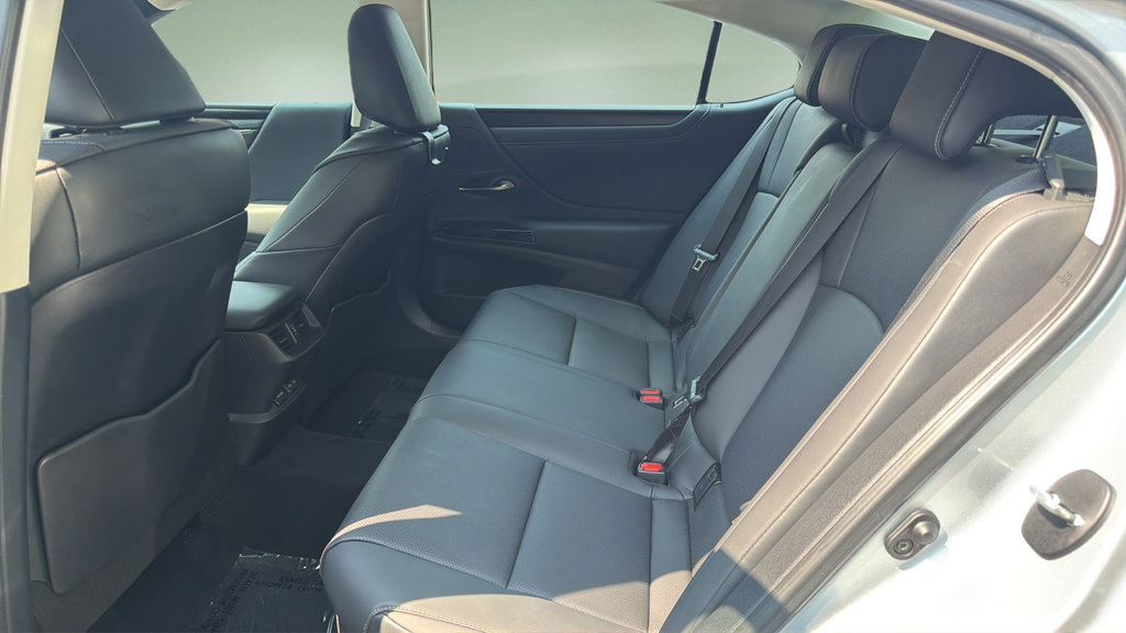 Used 2024 Lexus ES 300h w/ Premium Package FWD image 18