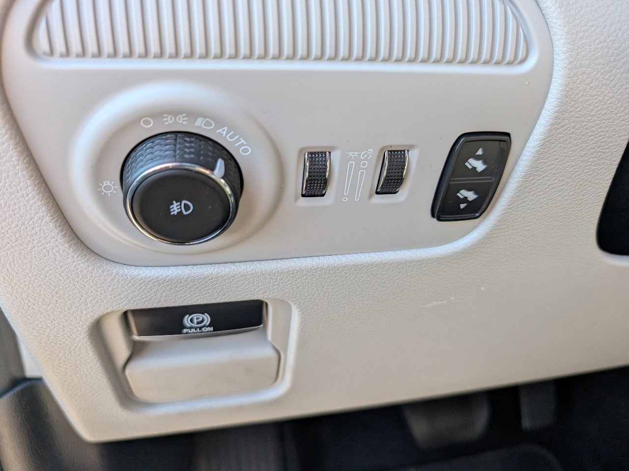 Used 2022 Jeep Wagoneer Series II AWD/4WD image 18