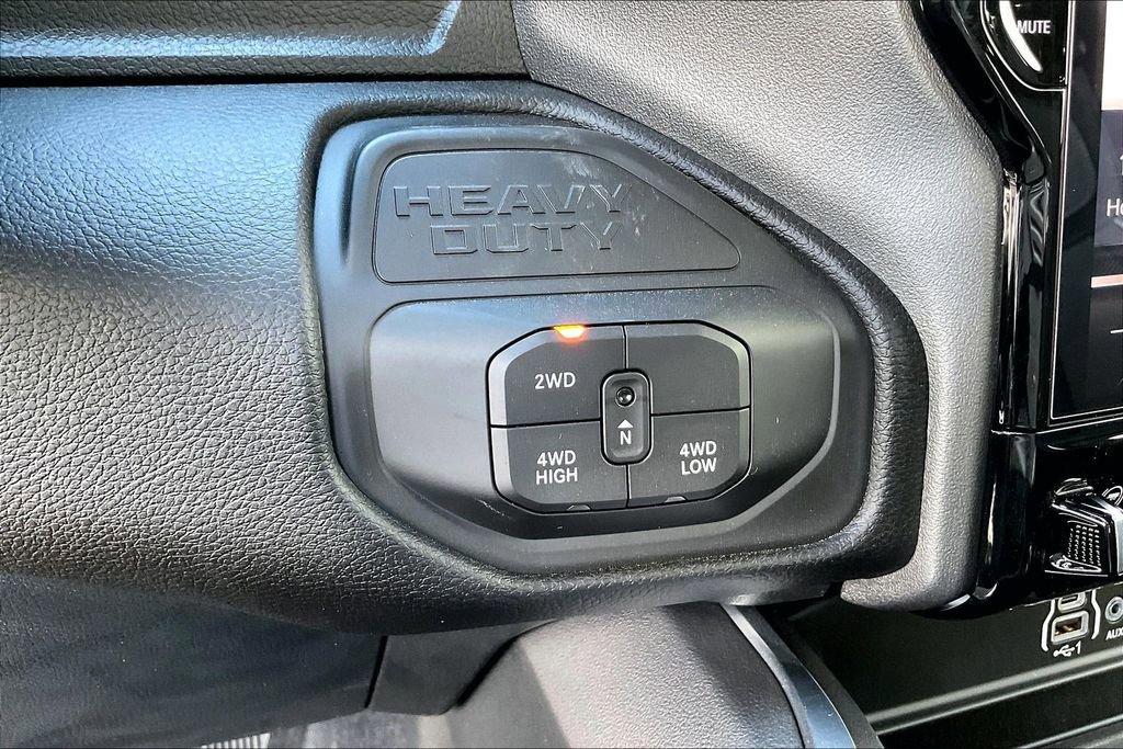 New 2026 RAM 2500 Laramie AWD/4WD image 16