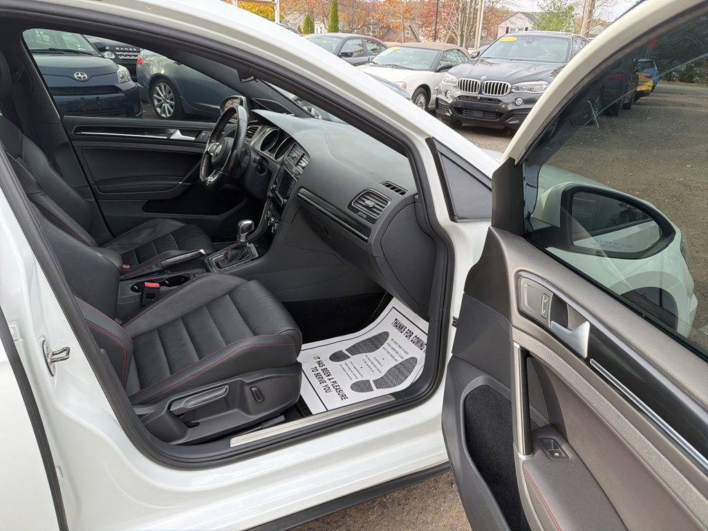 Used 2017 Volkswagen GTI SE image 28