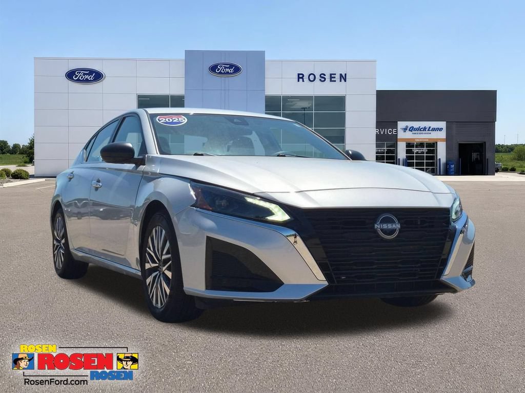 Used 2025 Nissan Altima 2.5 SV FWD image 1