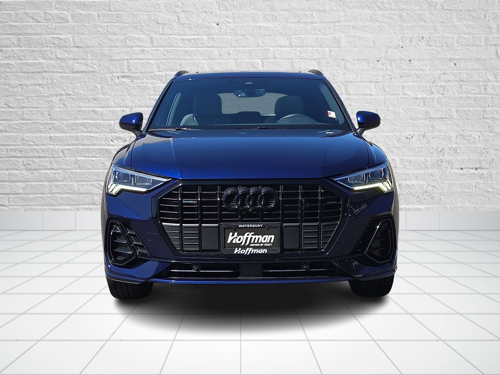 Used 2024 Audi Q3 2.0T Premium Plus w/ Premium Plus Package AWD/4WD image 2