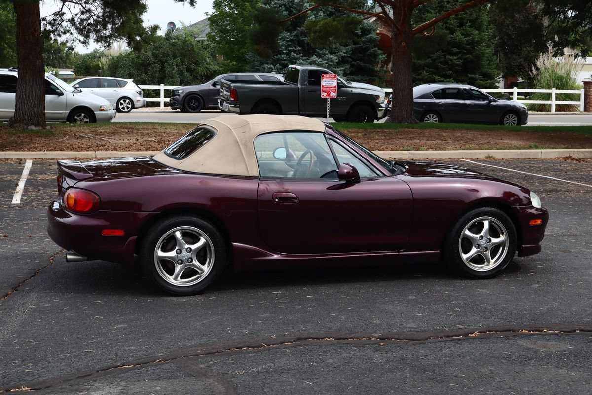 Used 2000 MAZDA MX-5 Miata RWD image 17