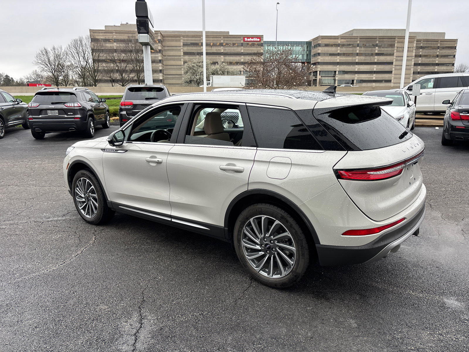 Certified 2023 Lincoln Corsair Reserve w/ Equipment Group 201A image 5