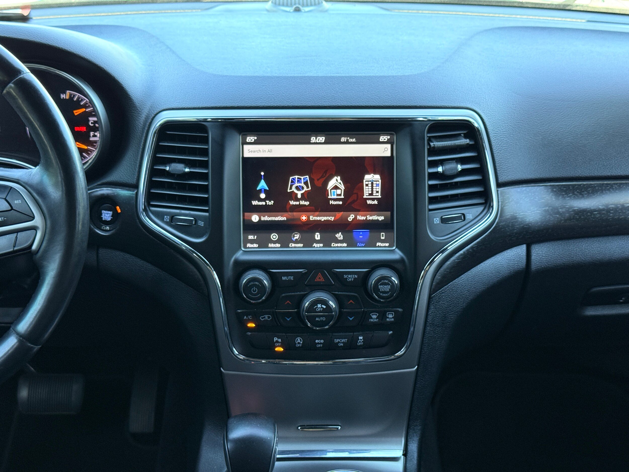 Used 2018 Jeep Grand Cherokee Altitude AWD/4WD image 18