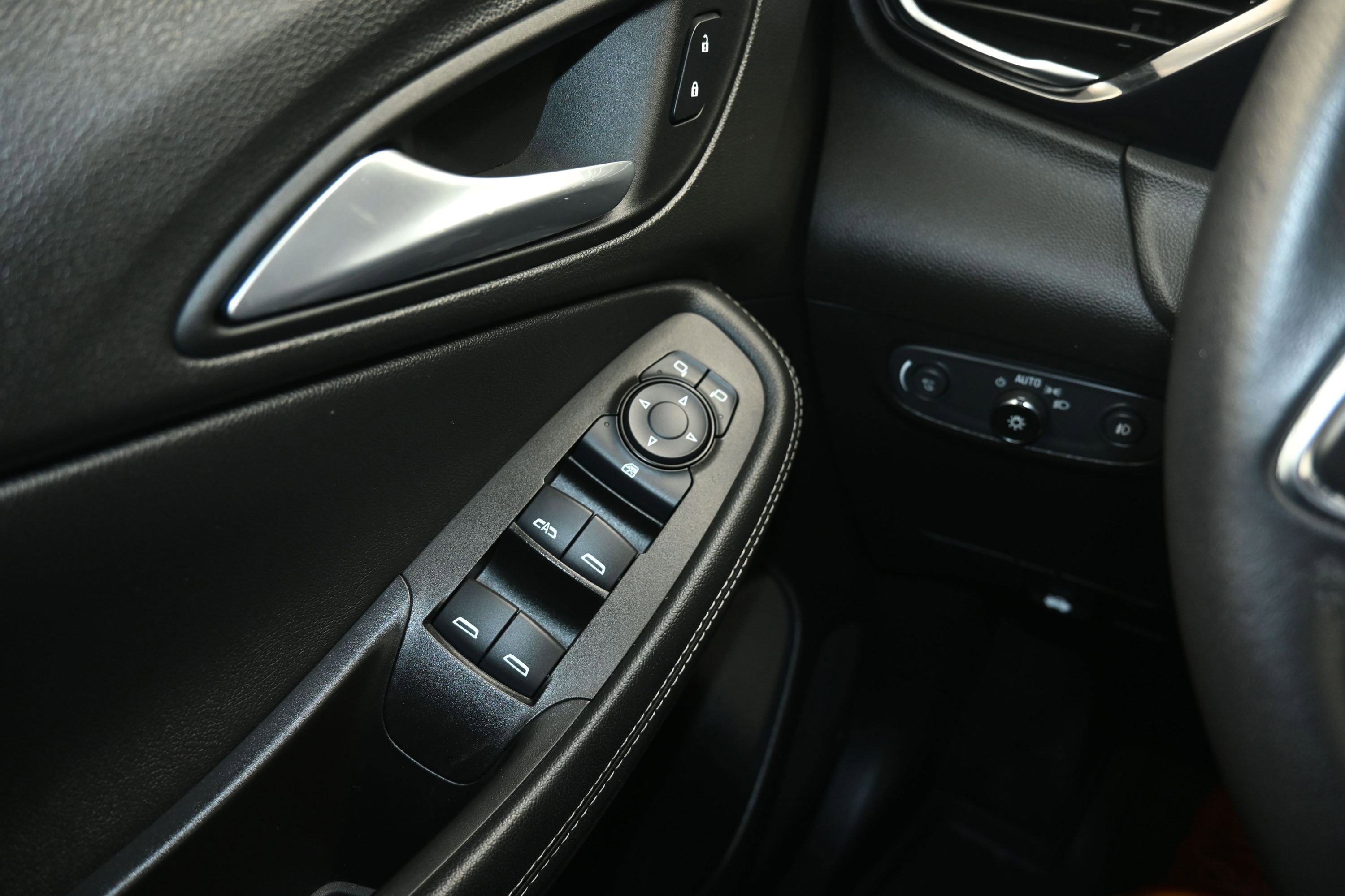 Used 2021 Buick Encore GX Preferred w/ Cold Weather Comfort Package FWD image 33