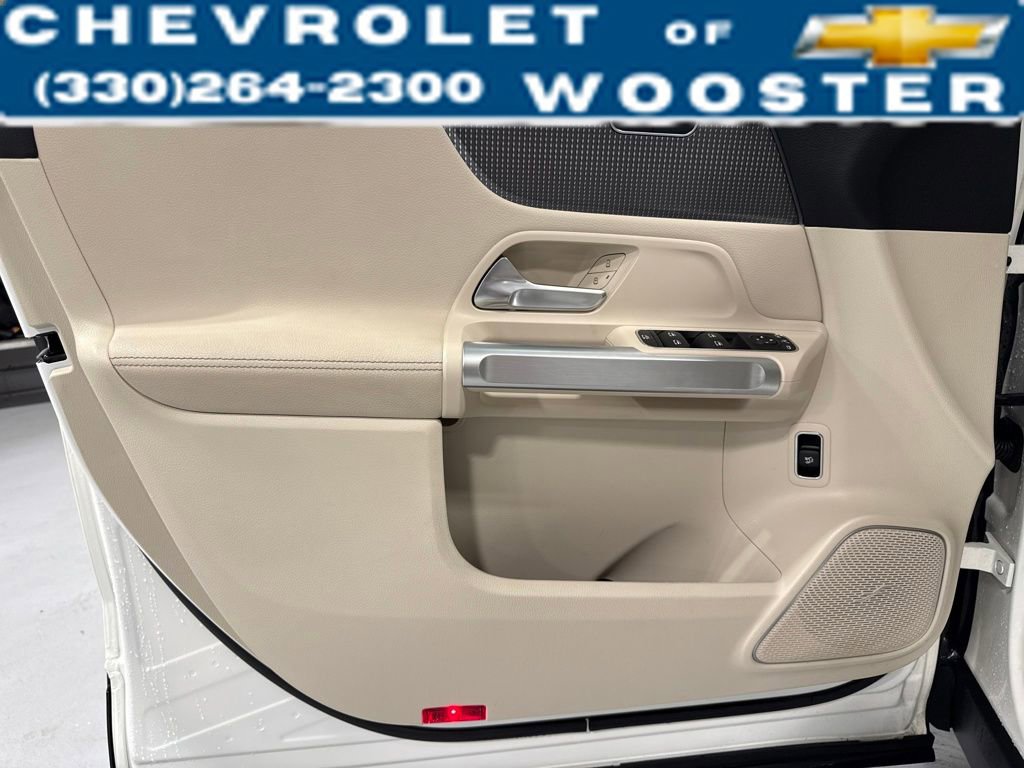 Used 2022 Mercedes-Benz EQB 300 4MATIC image 9