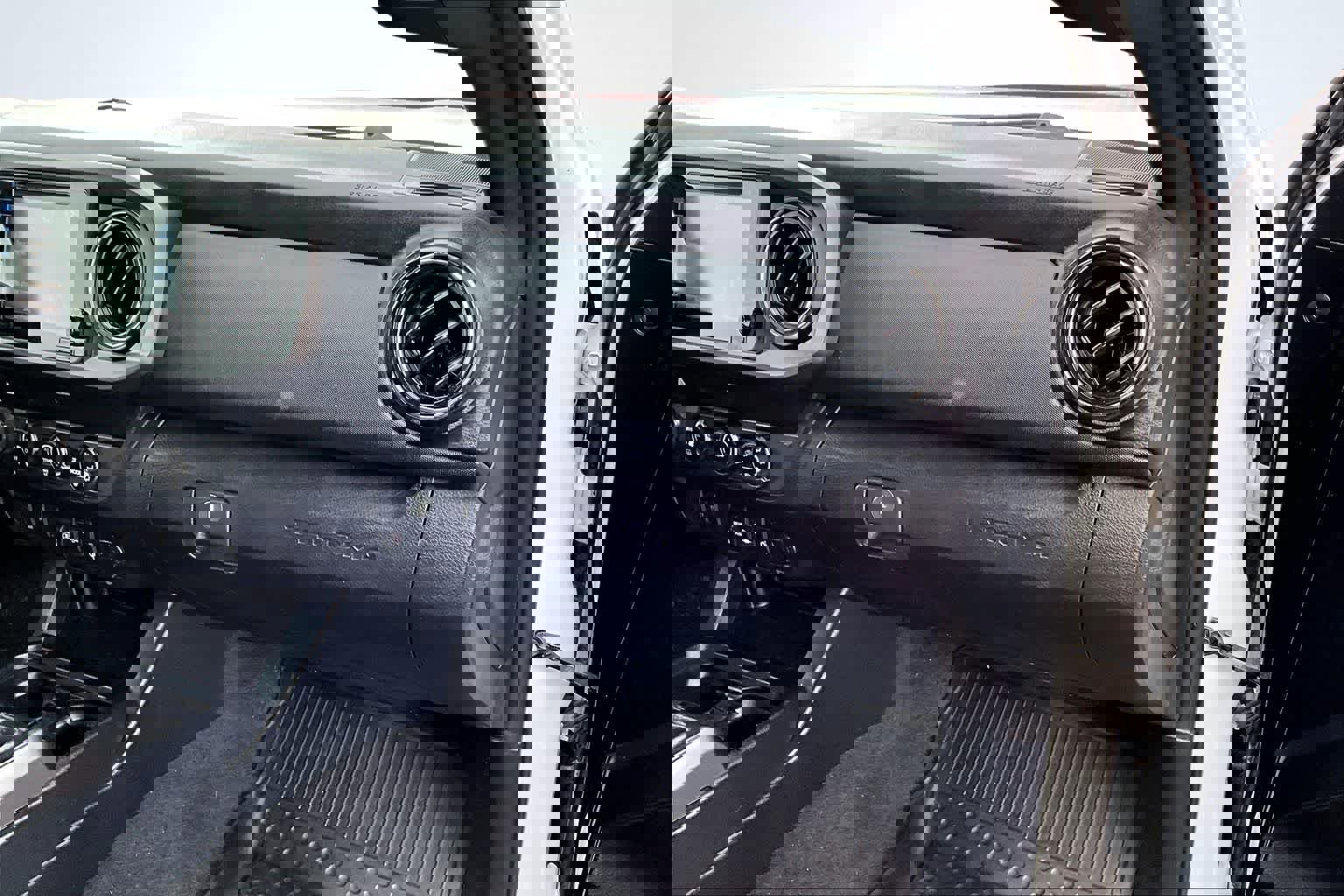 Used 2019 Toyota Tacoma TRD Off-Road image 24