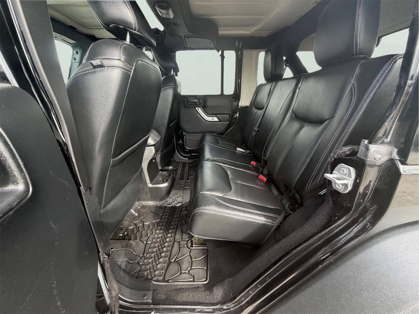 Used 2017 Jeep Wrangler Unlimited Rubicon AWD/4WD image 10