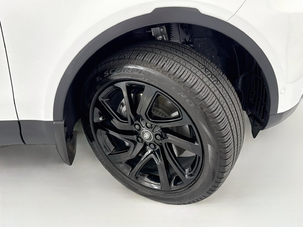 Used 2025 Land Rover Discovery S AWD/4WD image 31