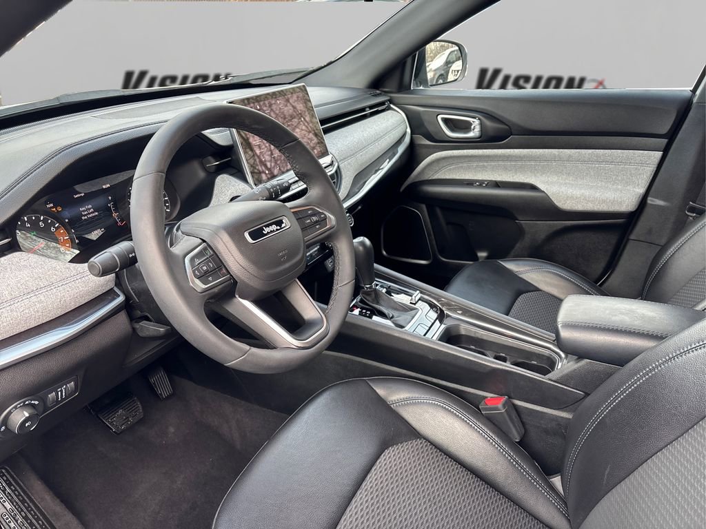 Used 2023 Jeep Compass Latitude image 9