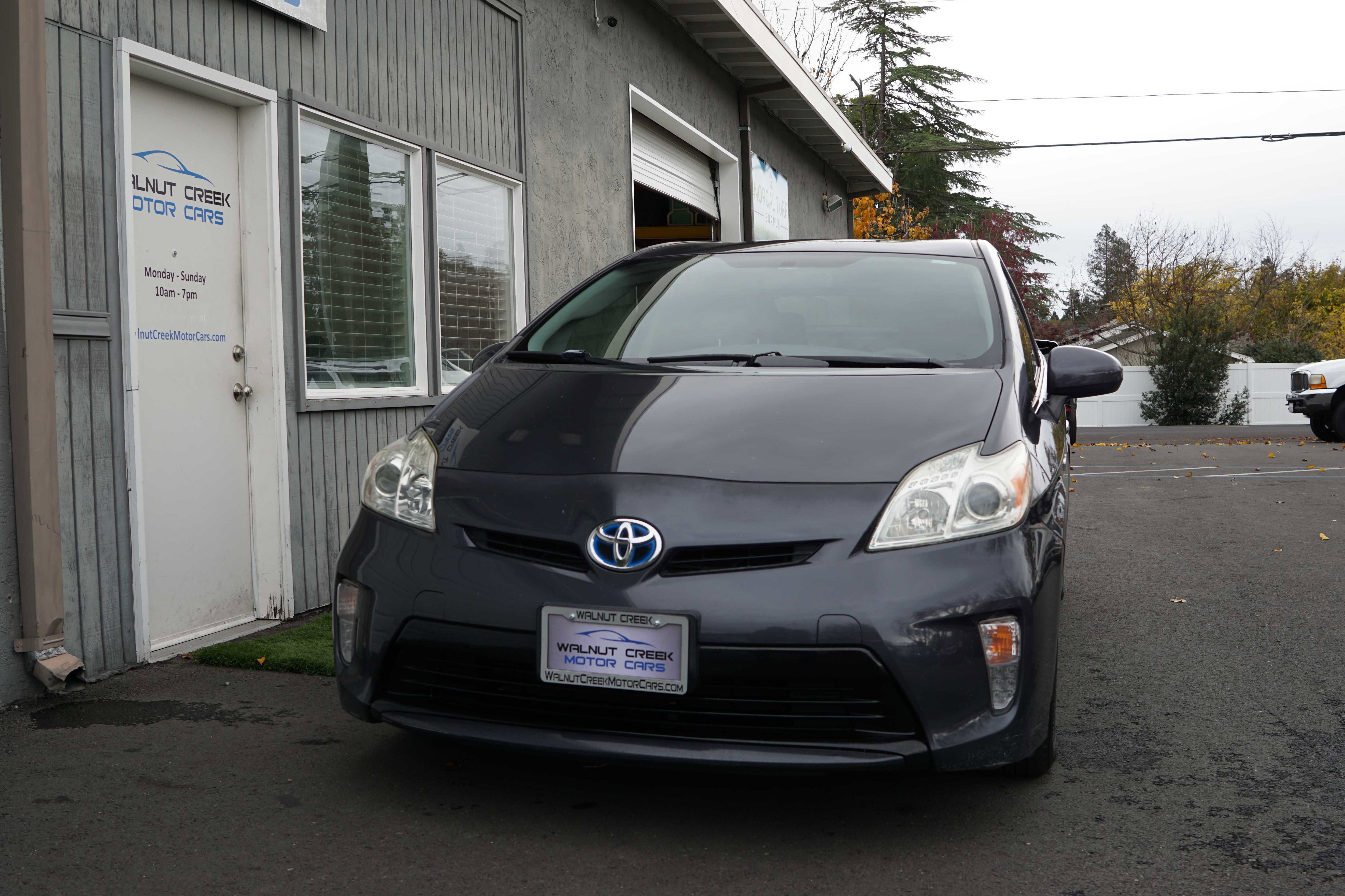 Used 2015 Toyota Prius Two image 2