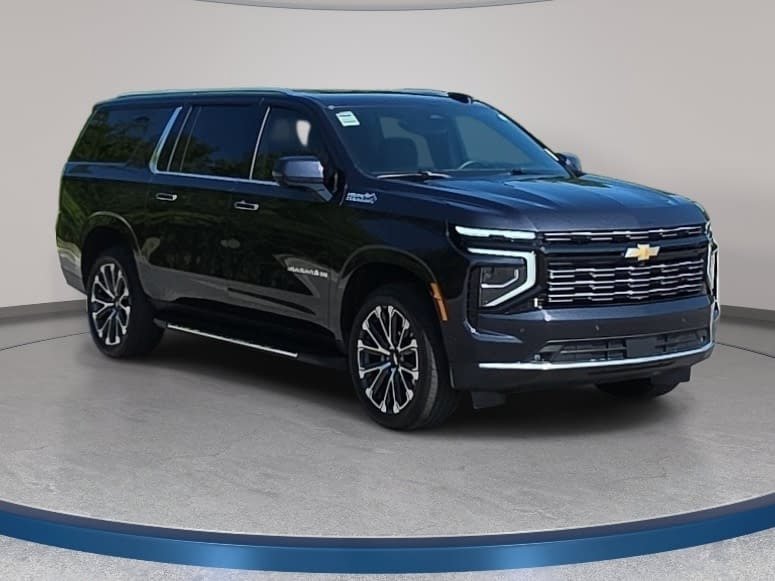 Used 2025 Chevrolet Suburban High Country AWD/4WD image 3