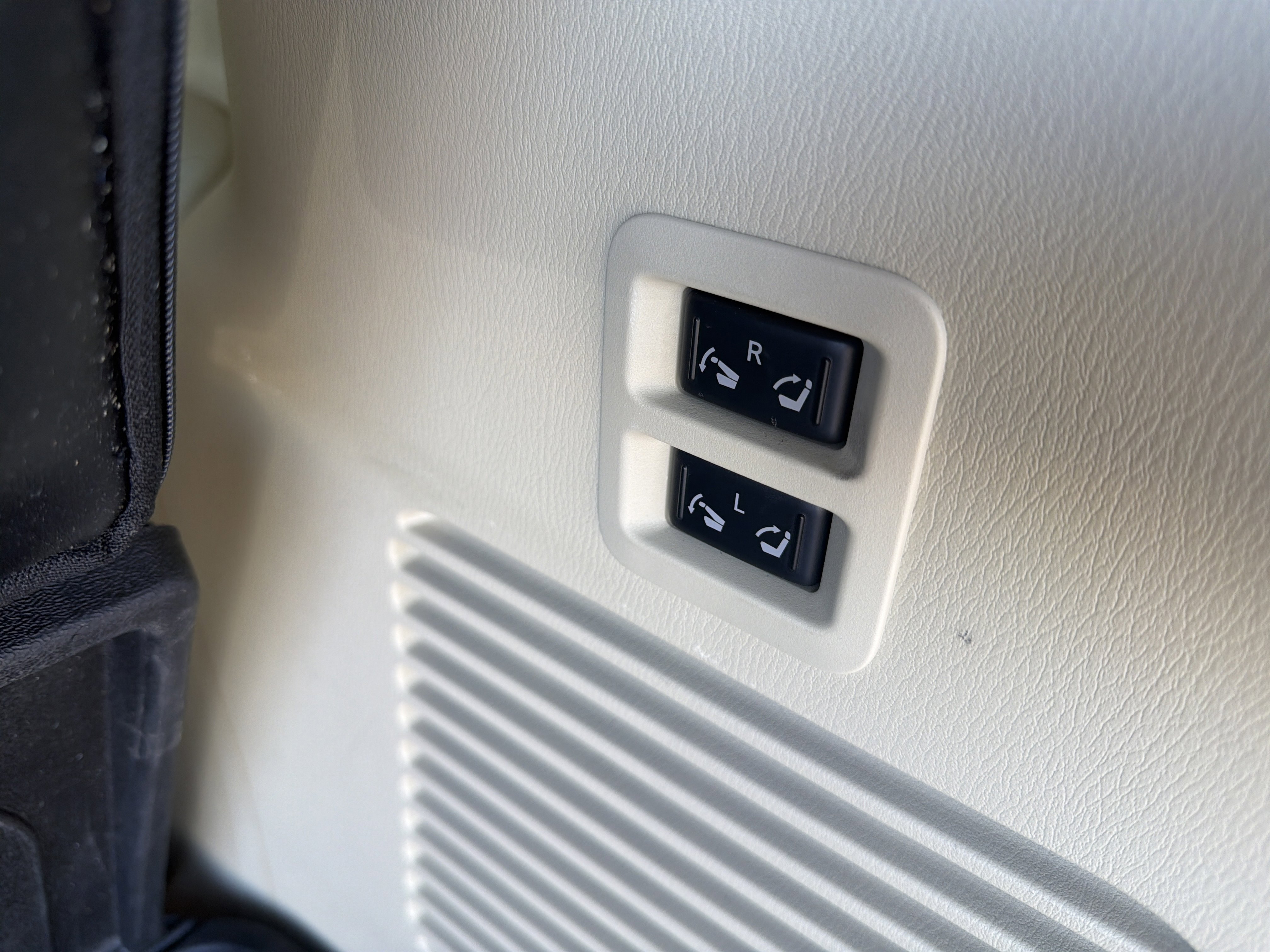 Used 2023 INFINITI QX80 Luxe w/ All-Season Package image 9