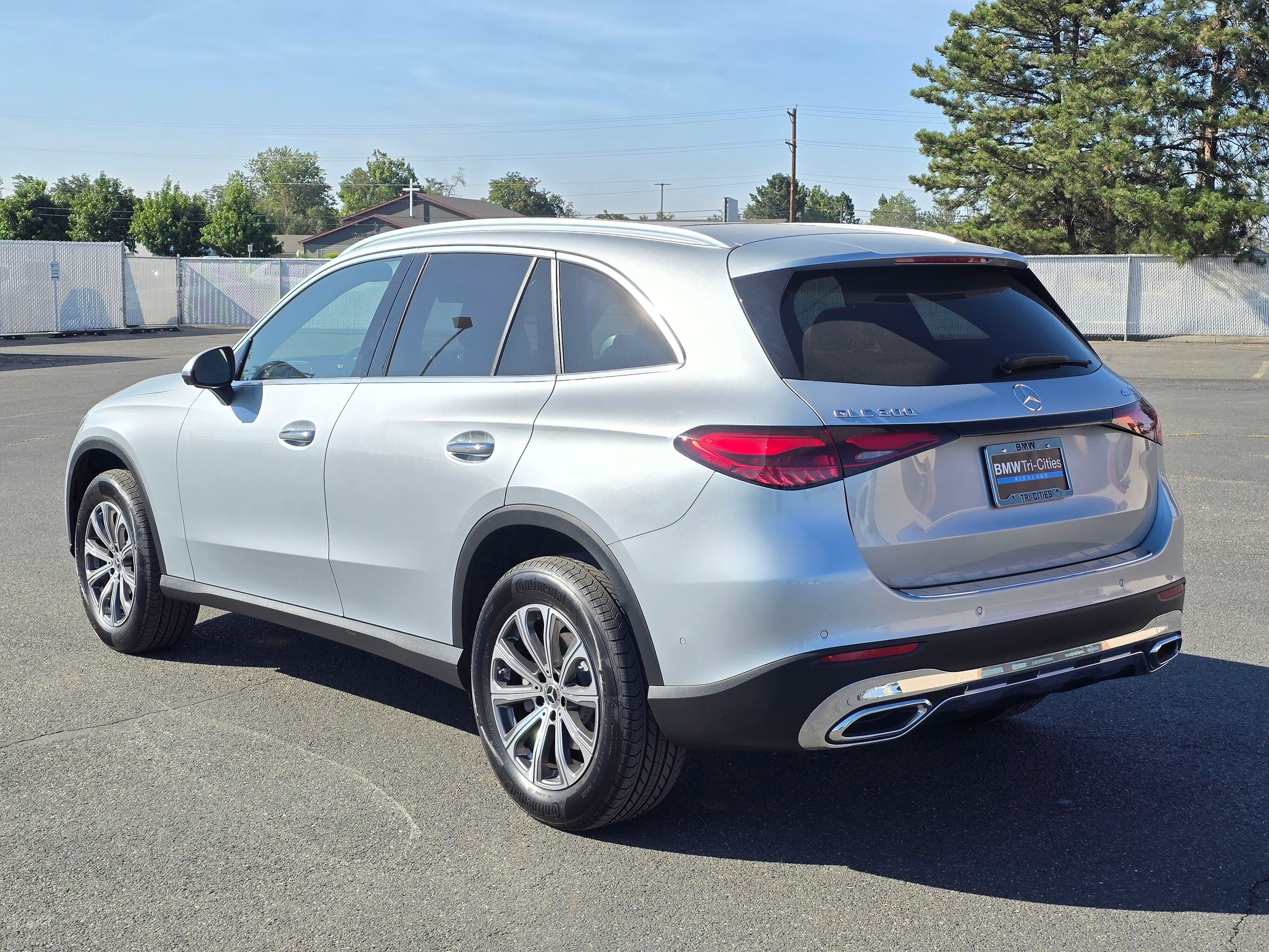 Used 2023 Mercedes-Benz GLC 300 4MATIC image 4