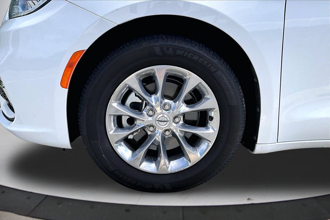 Certified 2021 Chrysler Pacifica Touring-L FWD image 32