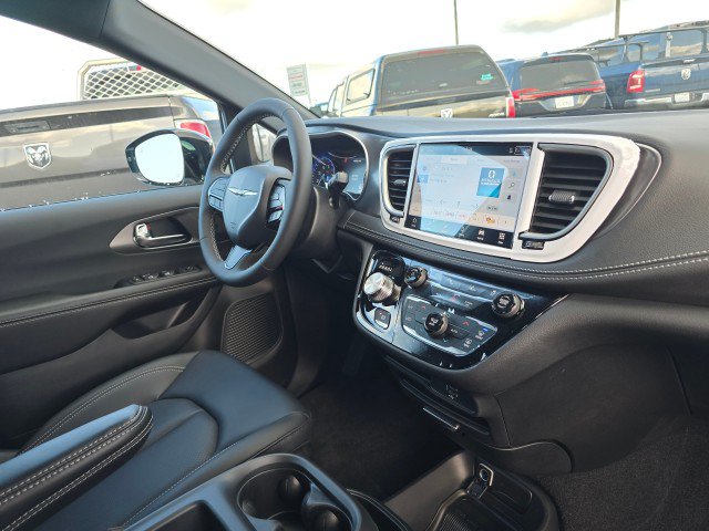 New 2026 Chrysler Pacifica Select w/ S Appearance Package FWD image 10