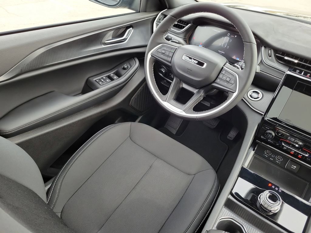 New 2025 Jeep Grand Cherokee Laredo X w/ Luxury Tech Group I image 15