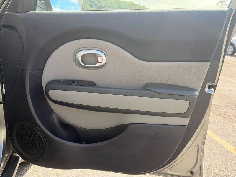 Used 2019 Kia Soul FWD image 30