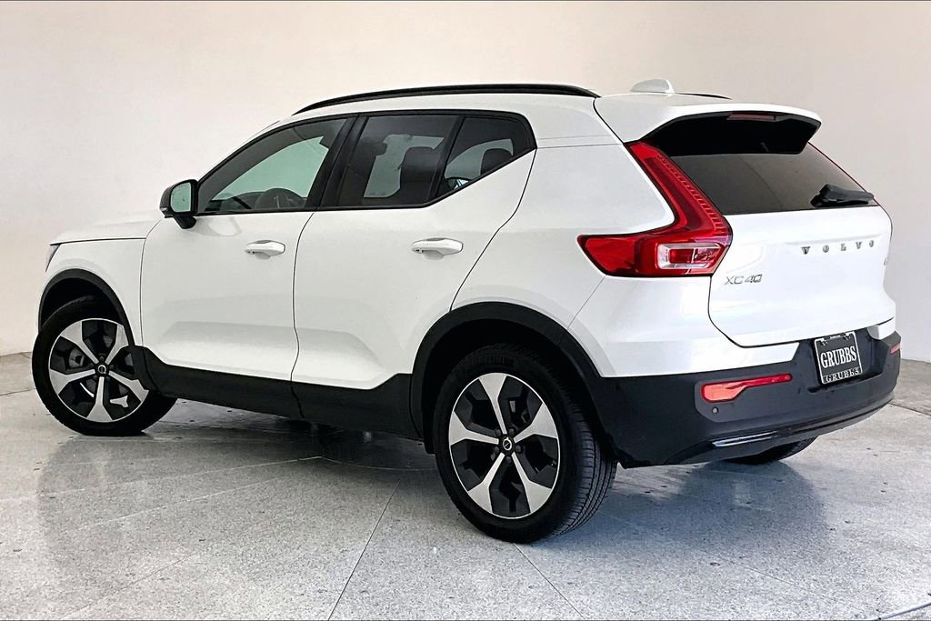 Certified 2025 Volvo XC40 B5 Plus image 17