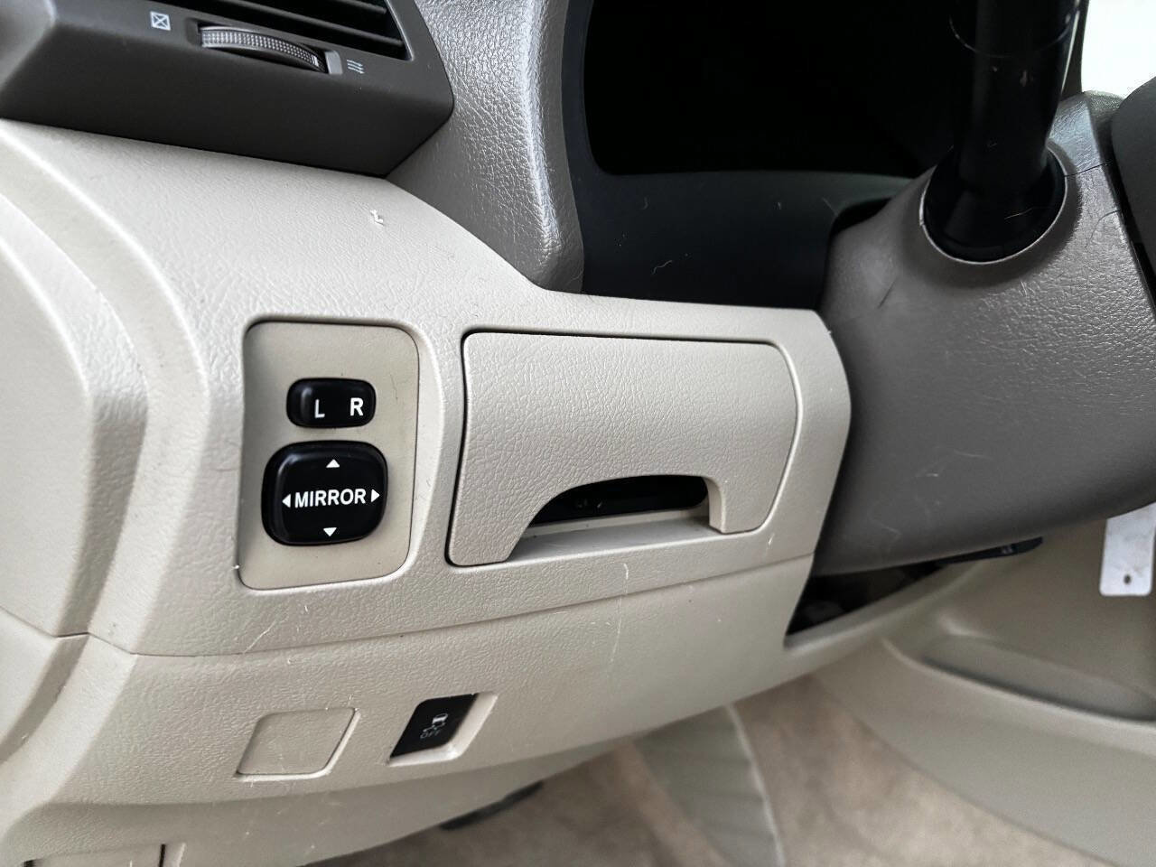 Used 2011 Toyota Camry LE image 33