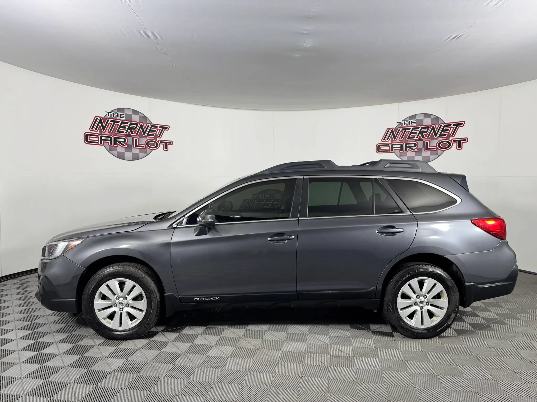 Used 2018 Subaru Outback 2.5i Premium AWD/4WD image 4