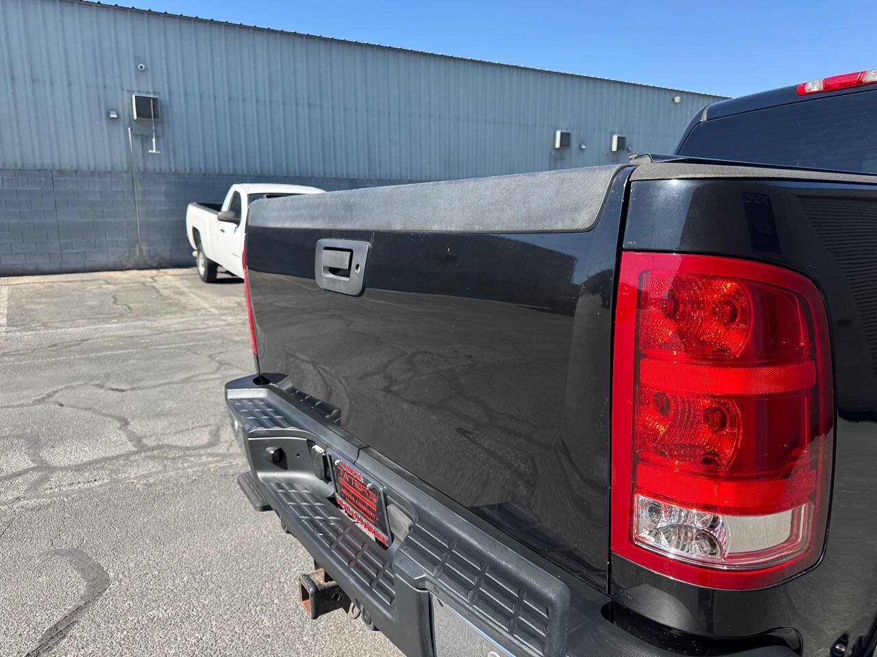 Used 2007 GMC Sierra 2500 SLE w/ Z71 Off-Road Package AWD/4WD image 17