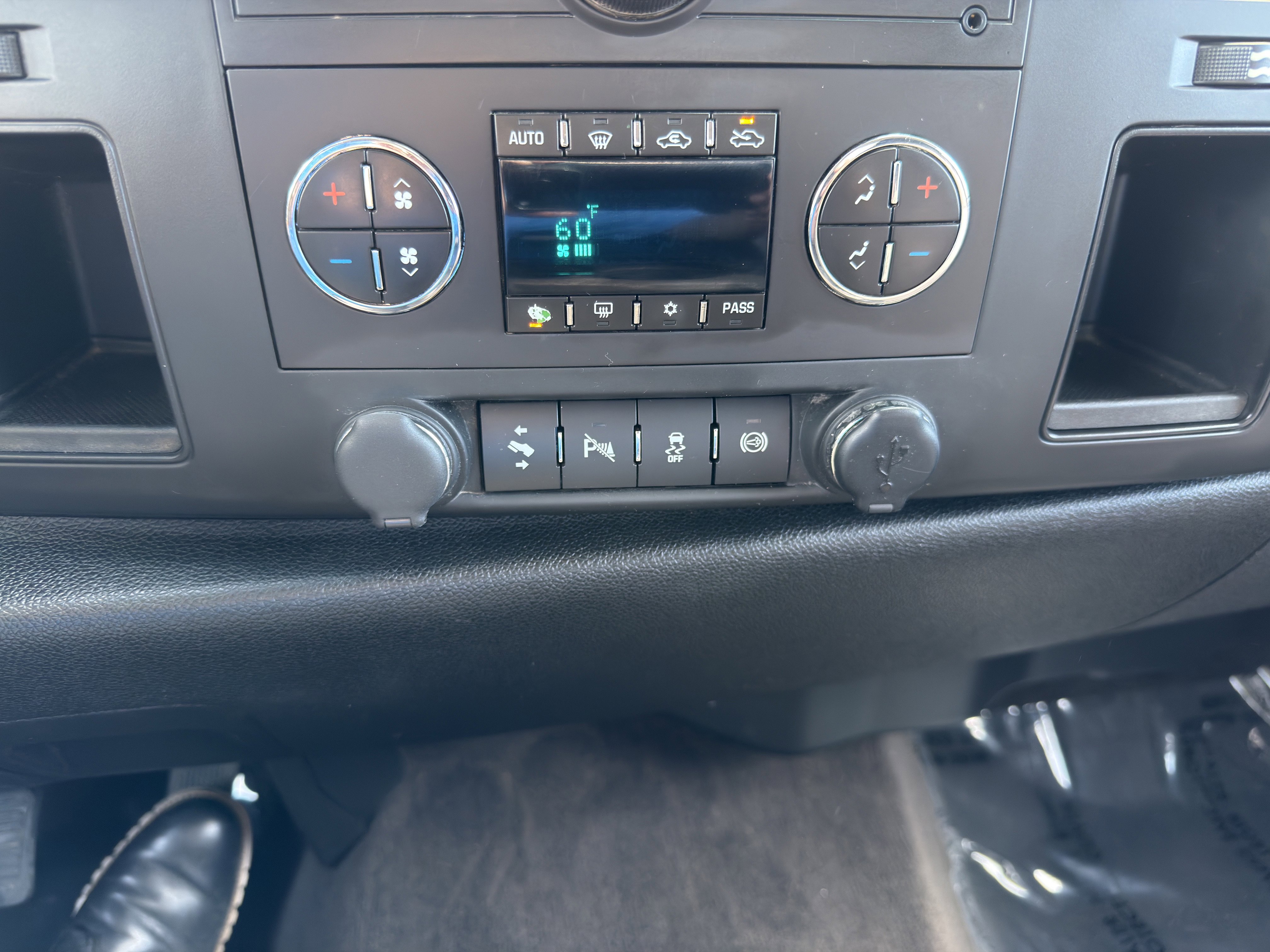 Used 2013 Chevrolet Silverado 2500 LT w/ Interior Plus Package RWD image 30