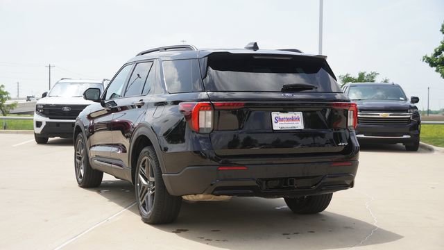 Used 2025 Ford Explorer ST-Line w/ ST-Line Street Pack AWD/4WD image 7