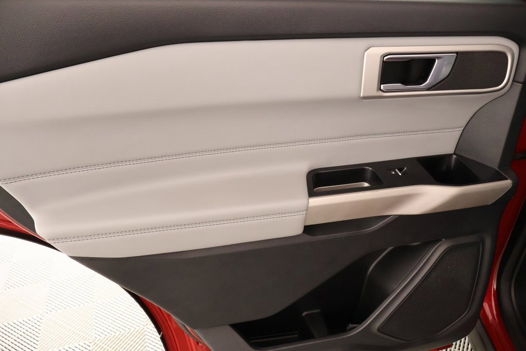 Used 2022 Ford Explorer XLT w/ Equipment Group 202A image 18