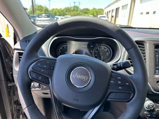 Used 2022 Jeep Cherokee Trailhawk w/ Premium Leather Package AWD/4WD image 10