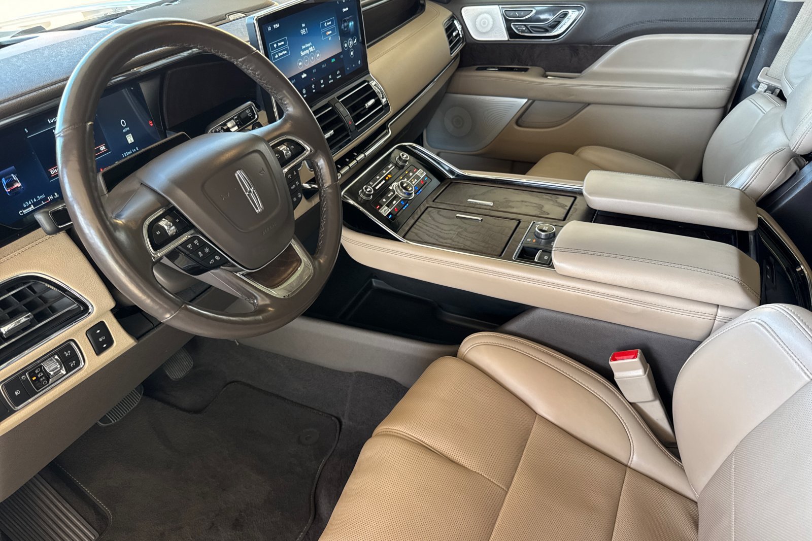 Used 2022 Lincoln Navigator Reserve AWD/4WD image 9