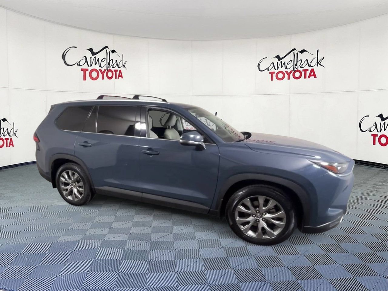 Used 2024 Toyota Grand Highlander AWD image 2