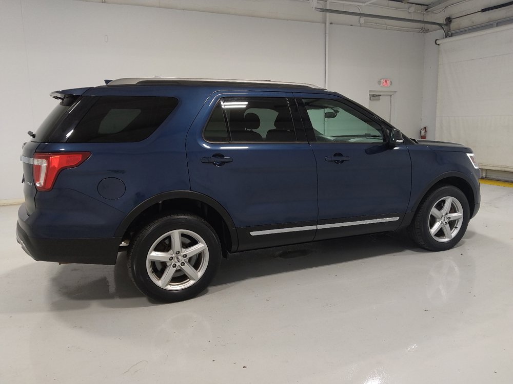 Used 2017 Ford Explorer XLT w/ Equipment Group 202A AWD/4WD image 10