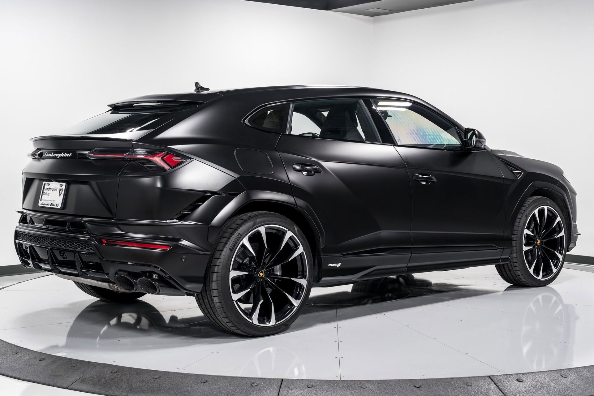 Used 2024 Lamborghini Urus S image 3