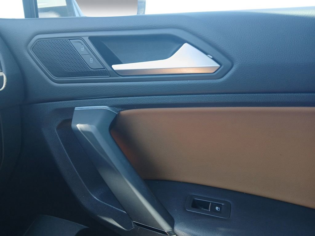Used 2019 Volkswagen Tiguan SE w/ Panoramic Sunroof Package FWD image 10