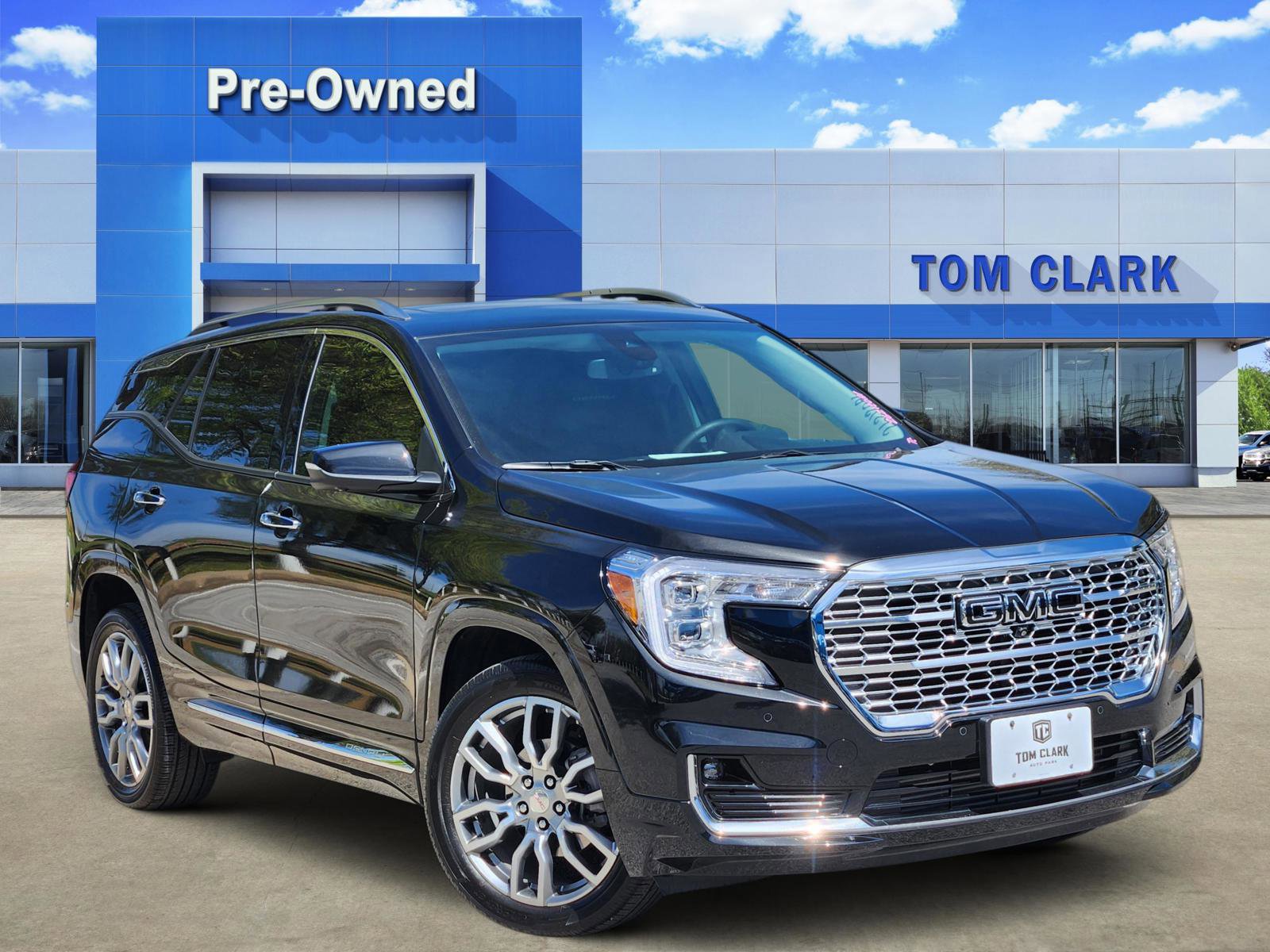 Used 2024 GMC Terrain Denali w/ Denali Premium Package image 1