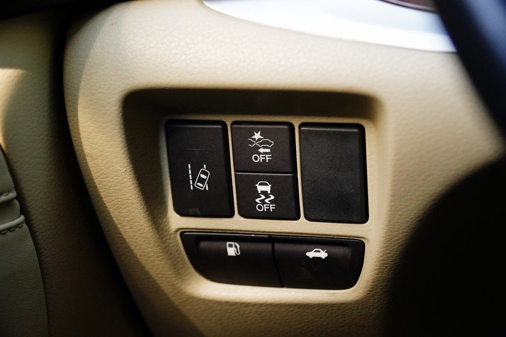 Used 2018 Acura TLX w/ Technology Package FWD image 25