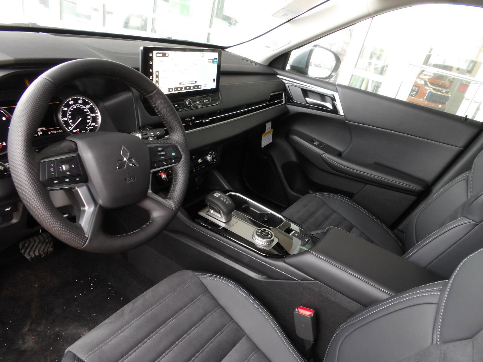 New 2026 Mitsubishi Outlander SE image 13