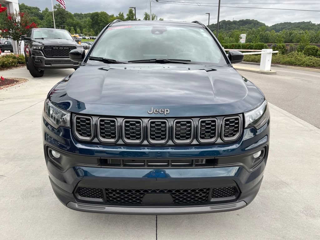 Used 2026 Jeep Compass Latitude AWD/4WD image 30